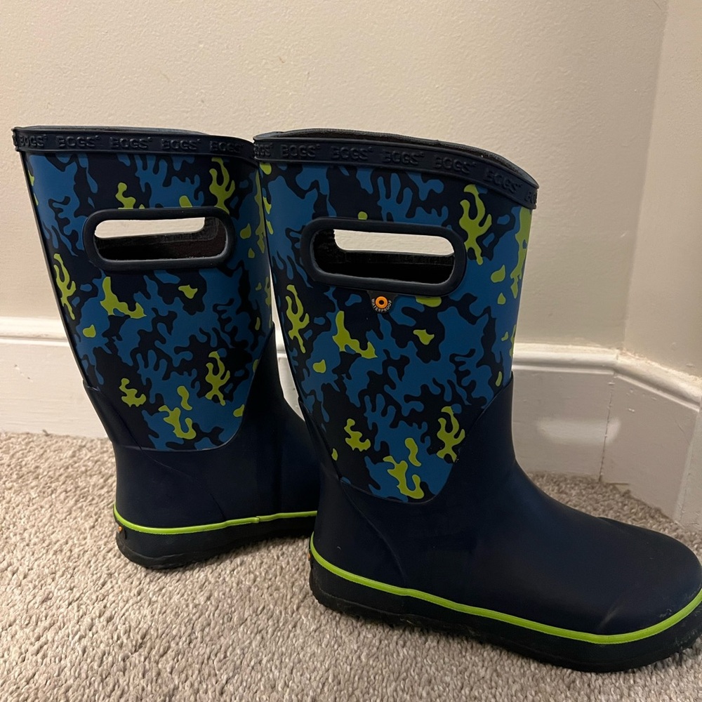 Blue/green Camo BOGS